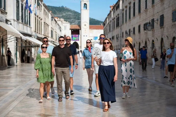 Excursão a pé de comida e bebida em Dubrovnik com um guia local — 2