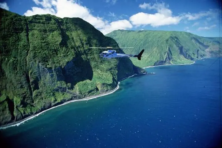 West Maui and Molokai Special 45-Minute Helicopter Tour — 2