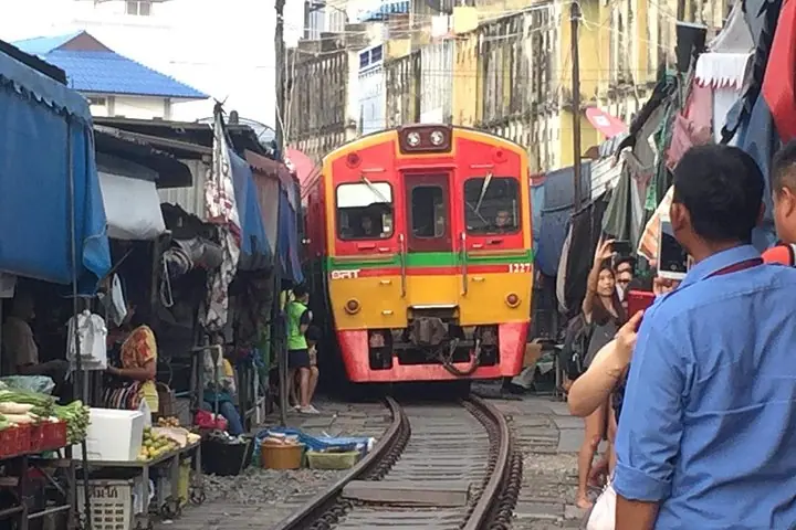 美功铁路和水上市场私人游览 — 2