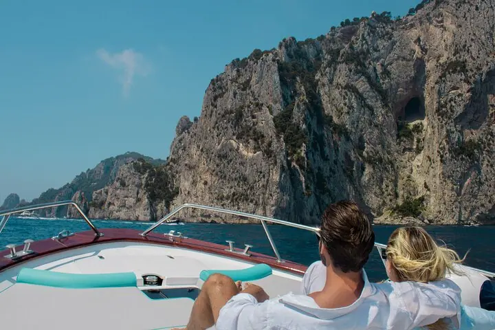 Excursão de um dia de barco semiprivado de Capri e Blue Grotto saindo de Sorrento — 2