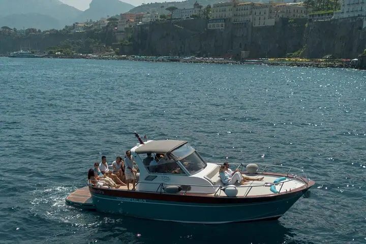 Excursão de um dia de barco semiprivado de Capri e Blue Grotto saindo de Sorrento — 3