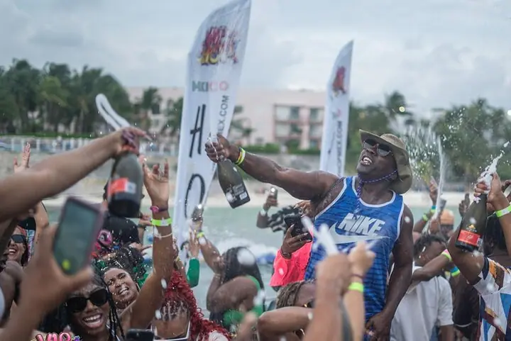 Adults only Hip Hop Sessions Boat Party Cancun — 4