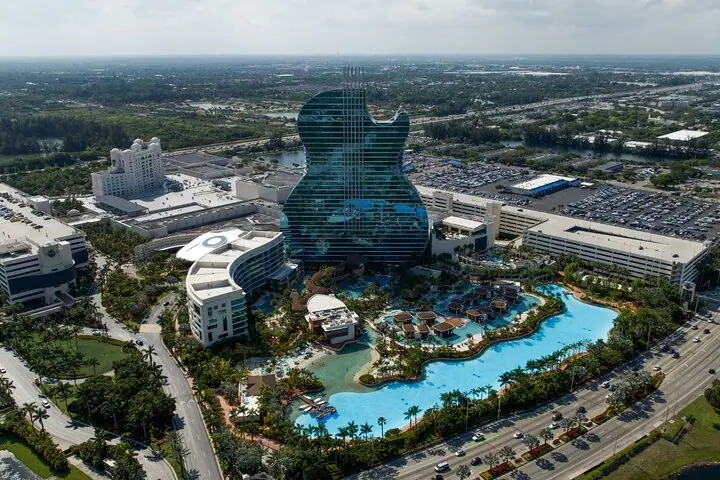 Mayami bo'ylab vertolyotda sayohat: Hard Rock va plyaj
