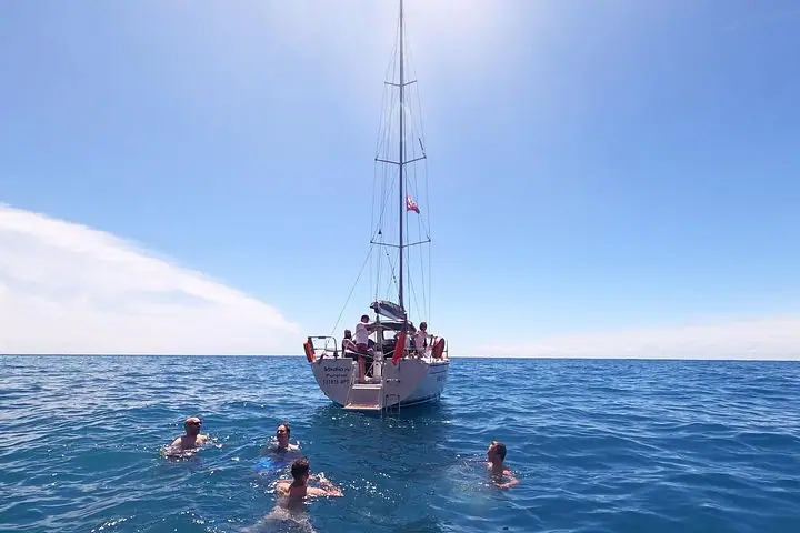Paseo en barco de medio día Madeira Funchal - Snacks & bebidas en yate privado — 5