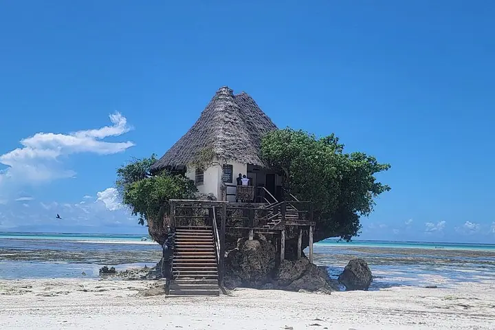 Лес Джозани, пещера Куза, пляж Падже и ресторан The Rock