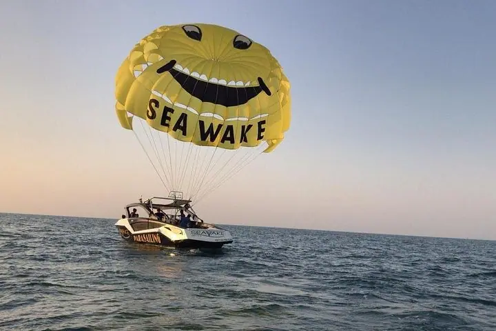 Dubai'de Jumeirah Plajı Parasailing Deneyimi — 2
