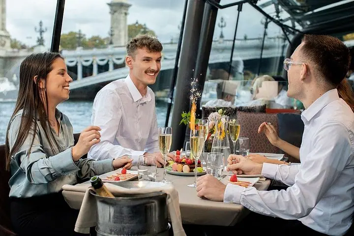 Seine River Gourmet Lunch & Sightseeing Cruise — 3