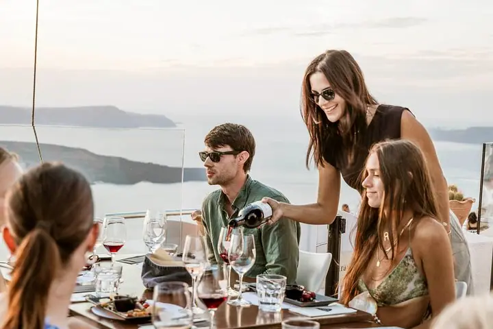 Aventura de vinos Santorini con 12 catas de vinos, tapas y puesta de sol — 2