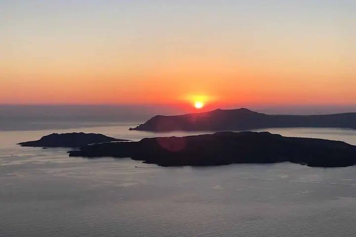 Aventura de vinos Santorini con 12 catas de vinos, tapas y puesta de sol — 5