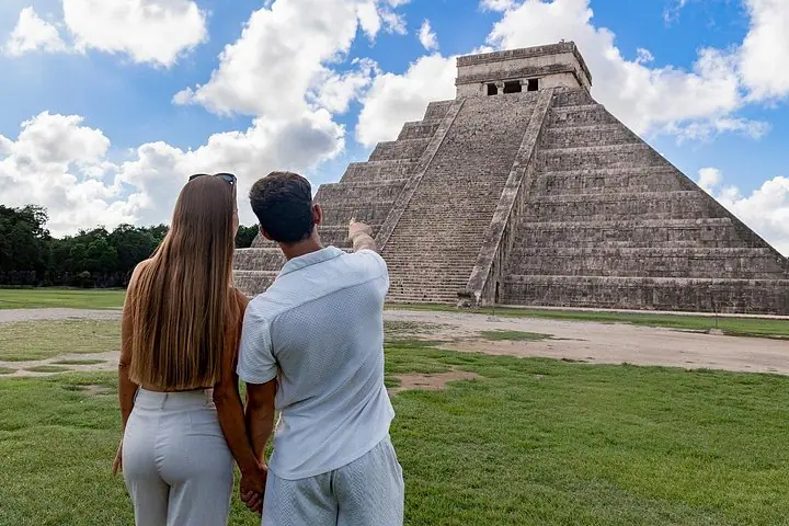Chichen Itza by Van : Grupo reducido, Guía turístico, Fast Trip & Lunch — 2