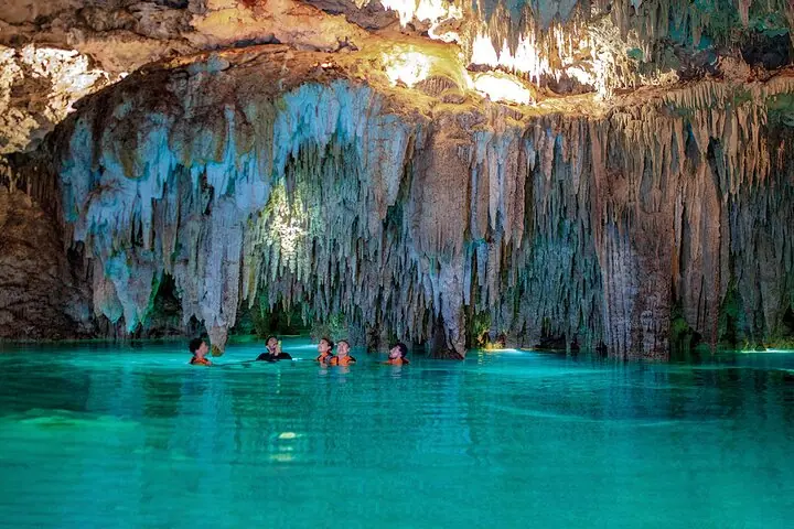 Visita guiada de Tulum, Cenote Mágico, Snorkeling en la Laguna y Almuerzo en la Playa