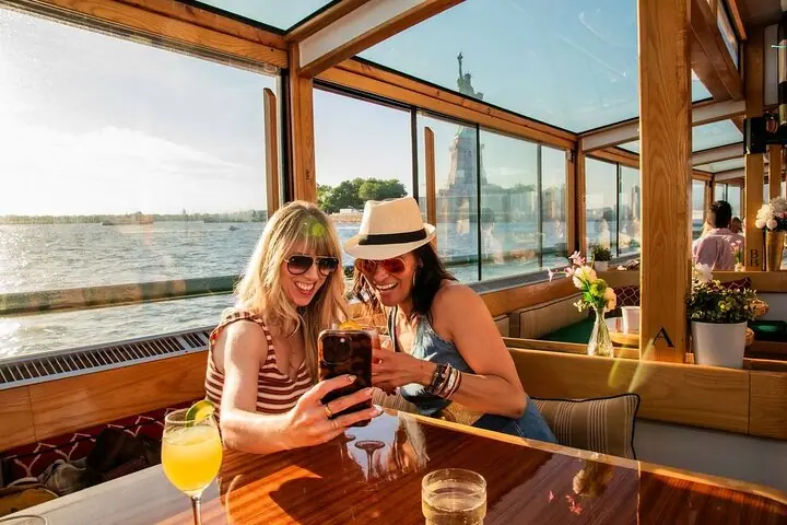 New York City Sunset Cruise on a Yacht — 4