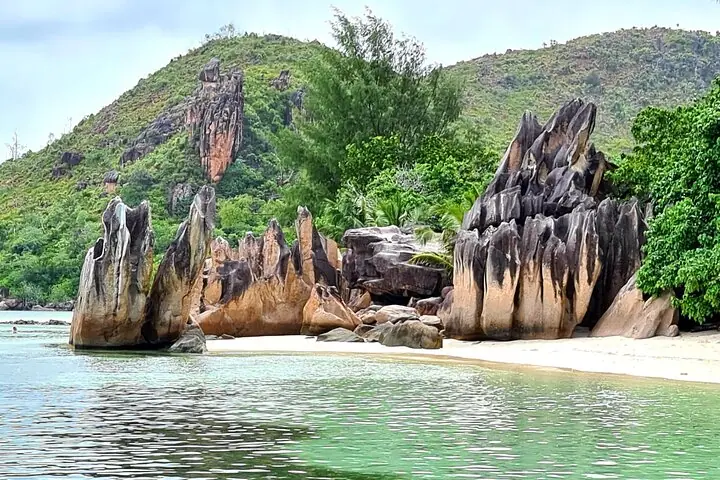 La Digue, Curiuese, St. Pierre, Anse Lazio by boat from Mahe (Private Boat) — 4