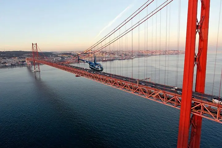 360º Lisbon Small Group: Helicopter Flight, Boat Trip and Walking — 2