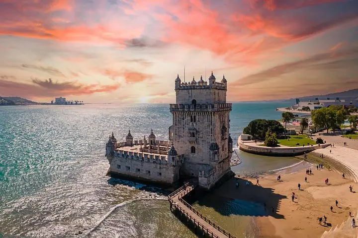 360º Lisbon Small Group: Helicopter Flight, Boat Trip and Walking — 5