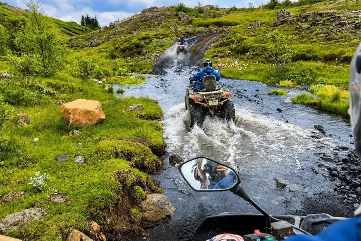 2,5 Stunden Twin Peaks ATV Abenteuer mit Abholung von Reykjavik