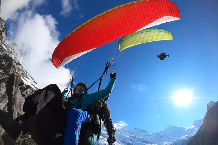Mürren: Lauterbrunnen vodiysida paraplanda uchish