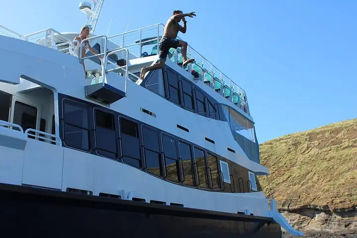 Maui Snorkeling Adventure From Ma'alaea Harbor to Molokini — 4