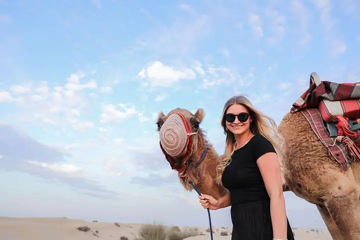 Abu Dhabi: Deserto Safari com churrasco, Camel Ride & Sandboarding — 4
