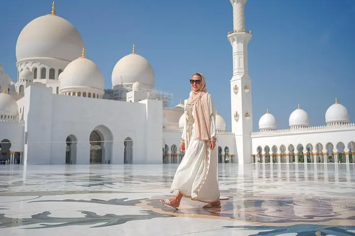 Abu Dabi'den: Şeyh Zayed Camii, Kraliyet Sarayı ve Etihad Kulesi — 2