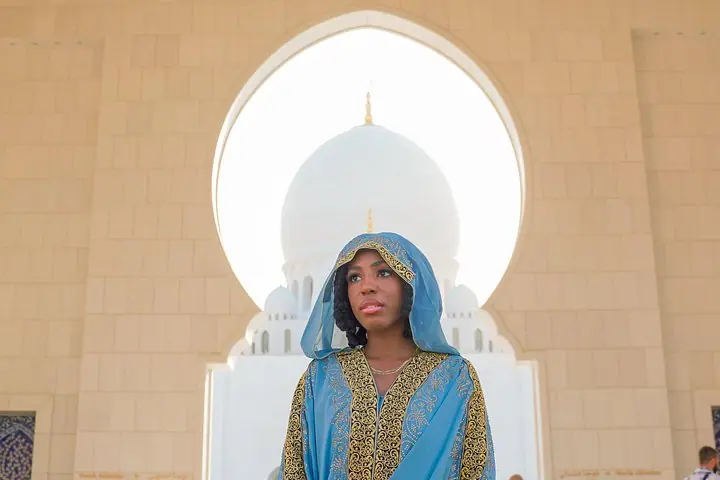 Abu Dabi'den: Şeyh Zayed Camii, Kraliyet Sarayı ve Etihad Kulesi — 3