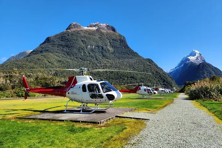 Vuelo de medio día en helicóptero Milford y crucero desde Queenstown — 2